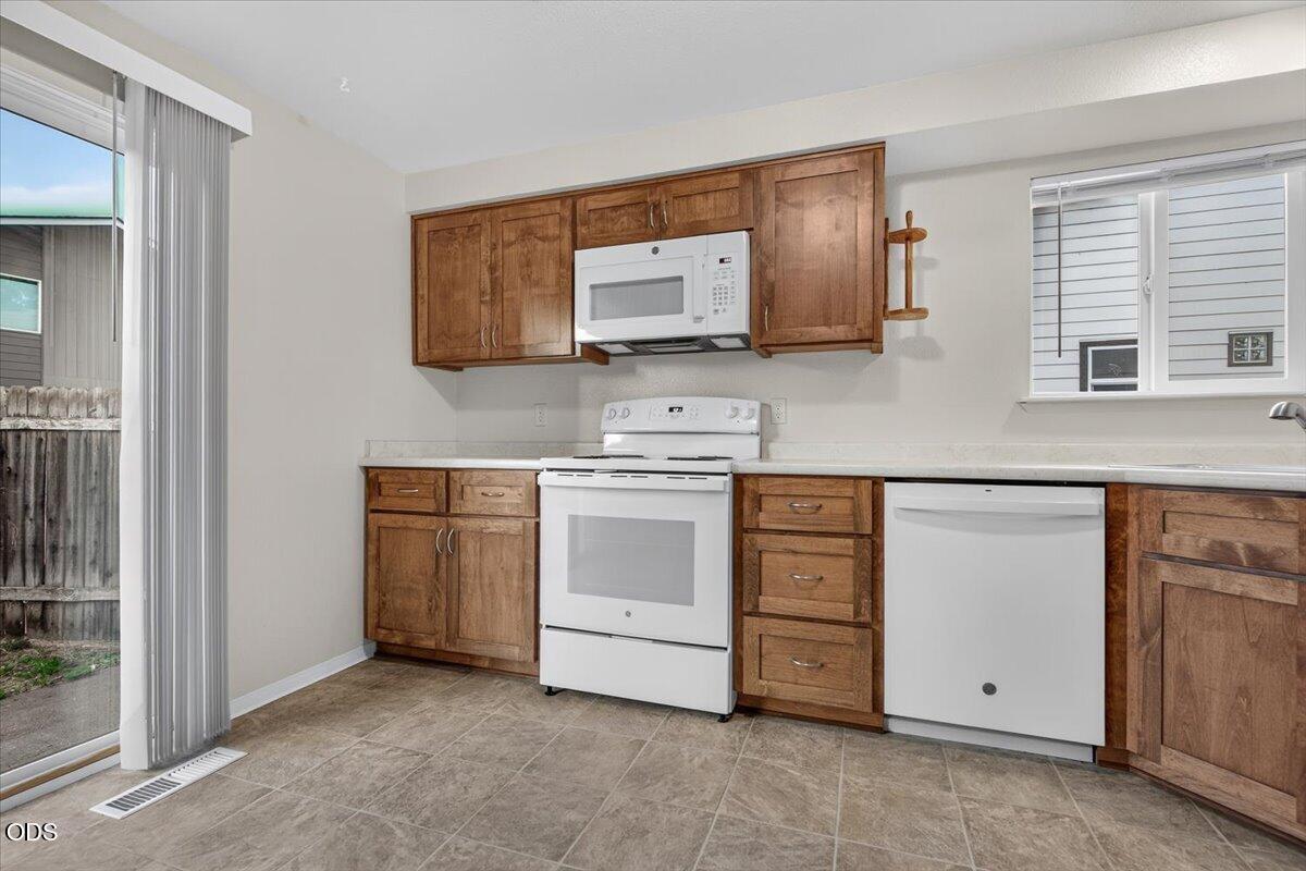 211 West Bolz Road Phoenix, OR 97535 - Photo 12 of 26
