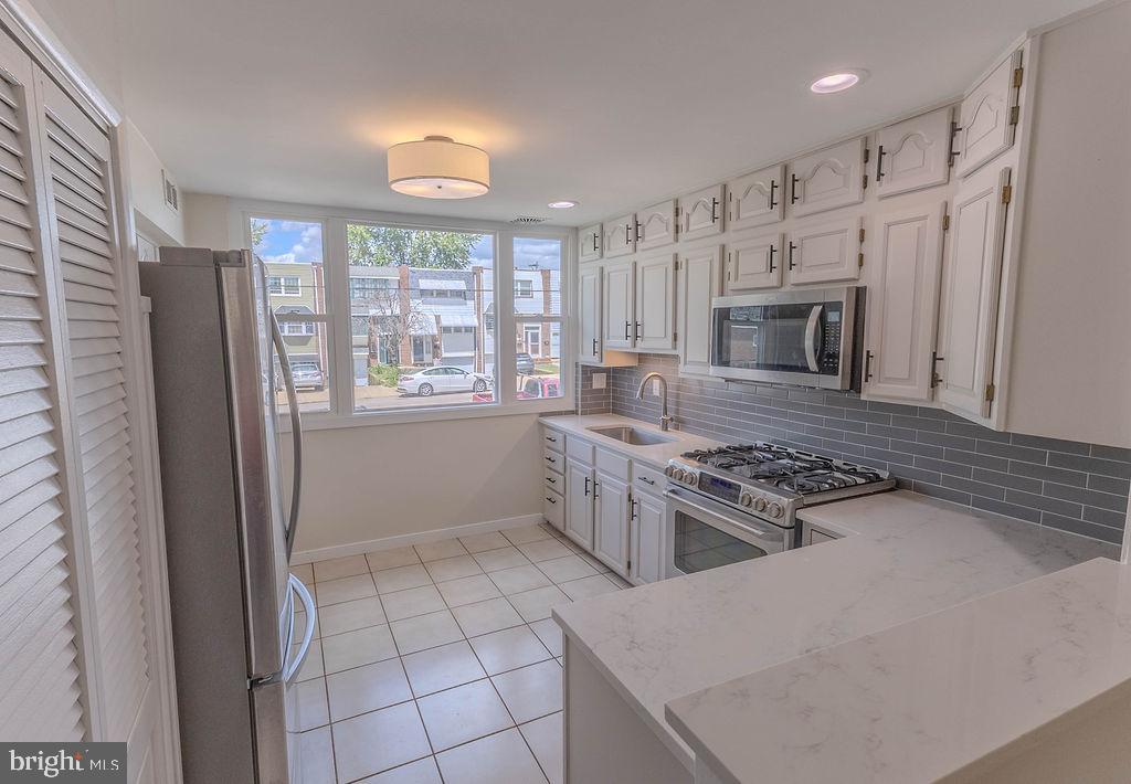 4128 Whiting Road Philadelphia, PA 19154 - Photo 9 of 41 Gallery Image 9