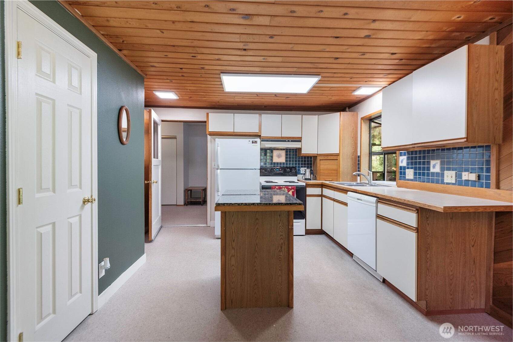 141 North Handicap Place Hoodsport, WA 98548 - Photo 5 of 40