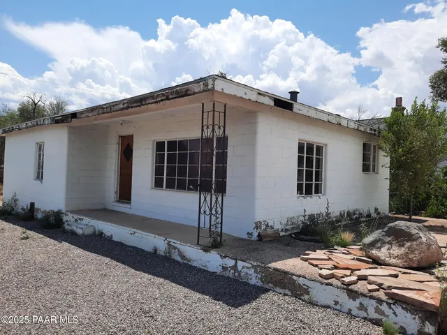a street sign on the side of the road
