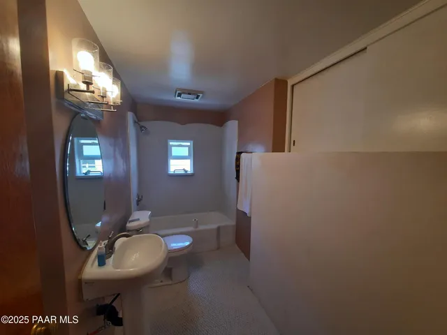 a view of a livingroom with furniture