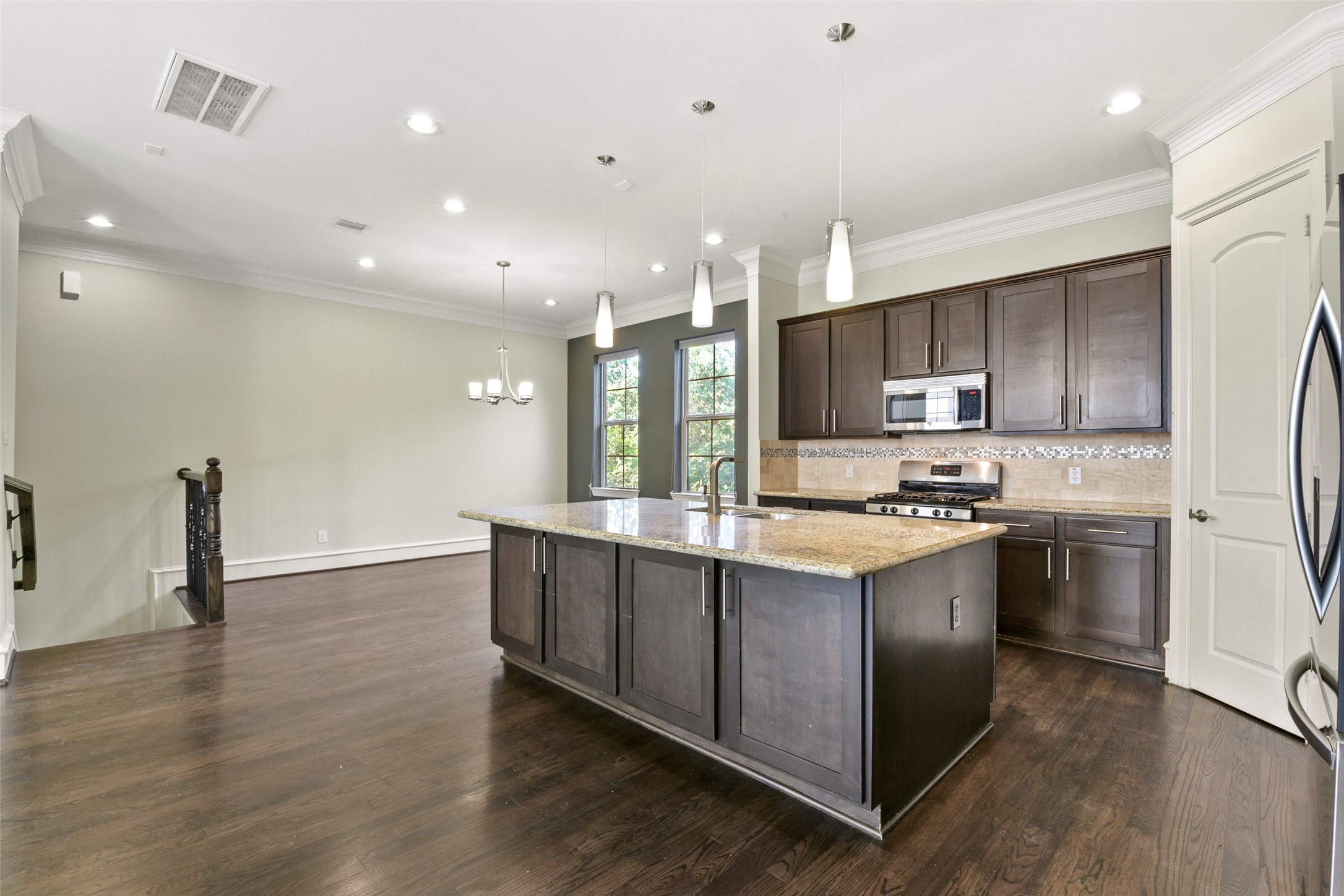 5226 Kiam Street, Unit 1018 Houston, TX 77007 - Photo 11 of 44 a kitchen with stainless steel appliances granite countertop a sink stove and refrigerator