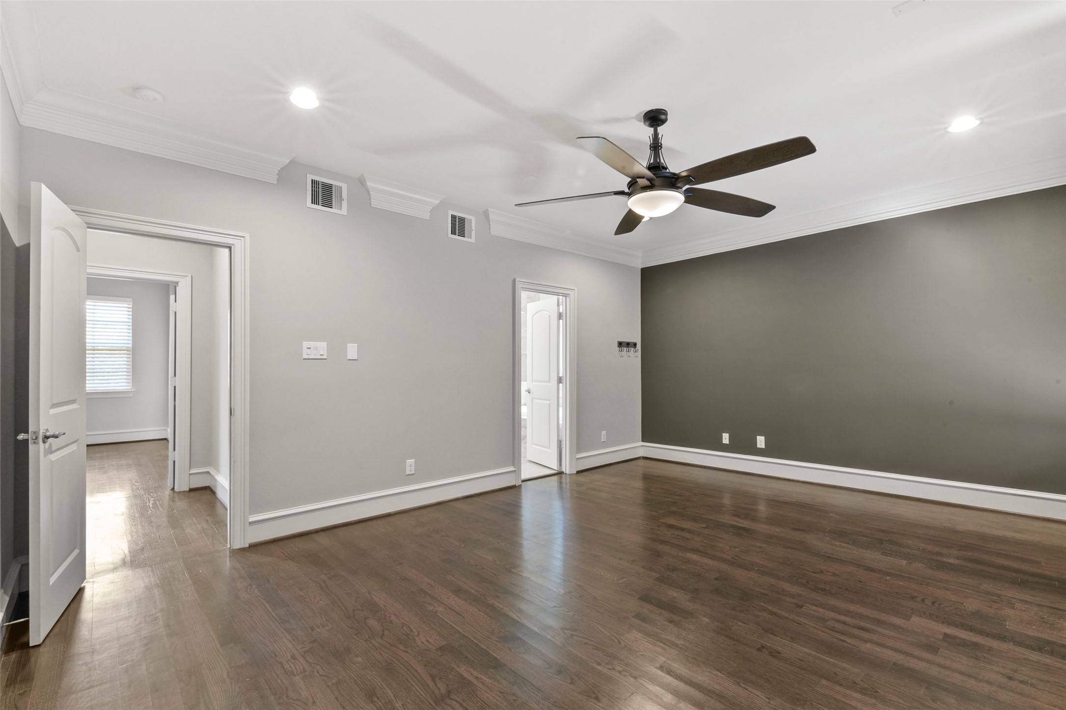 5226 Kiam Street, Unit 1018 Houston, TX 77007 - Photo 25 of 44 wooden floor in an empty room with a window