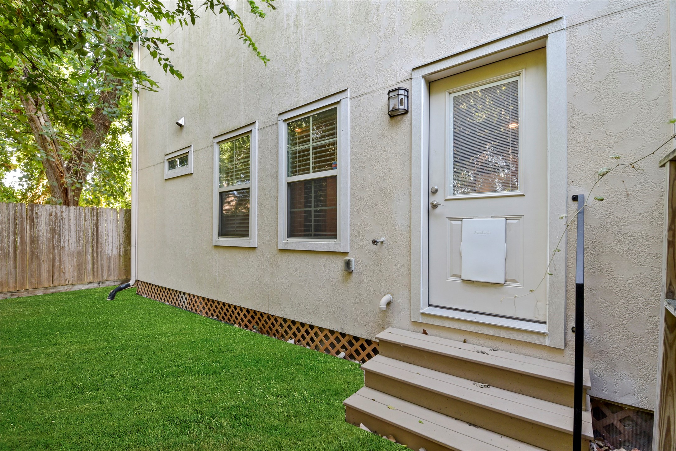 5226 Kiam Street, Unit 1018 Houston, TX 77007 - Photo 42 of 44 a view of house with yard
