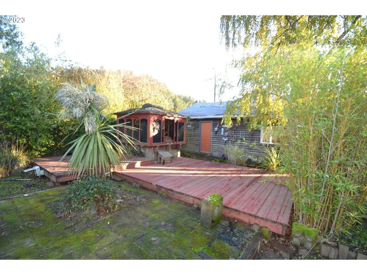 1985 Roseburg Road Myrtle Point, OR 97458 - Photo 20 of 27 18