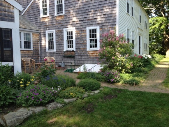 54 Newfields Road Exeter, NH 03833 - Photo 2 of 34