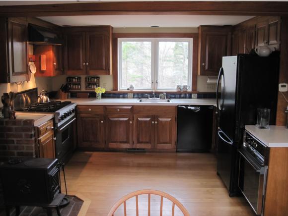 54 Newfields Road Exeter, NH 03833 - Photo 13 of 34
