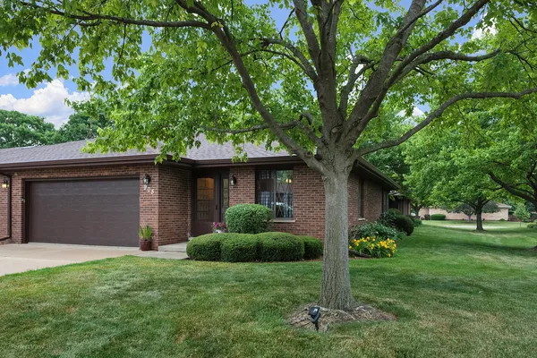 $324,900 | 905 Shagbark Road, Unit 905, New Lenox, IL 60451
