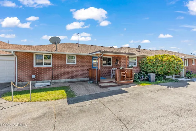 a view of a house with swimming pool and sitting area