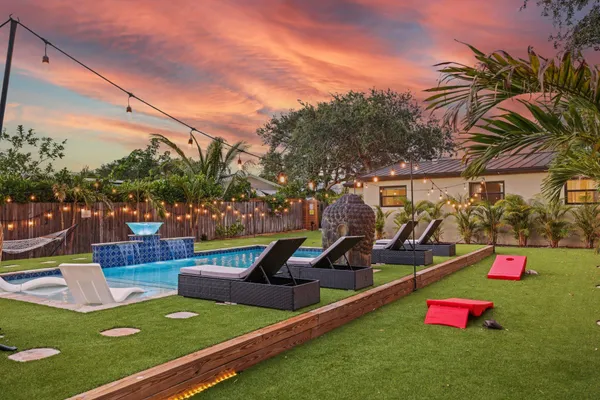a view of an outdoor space