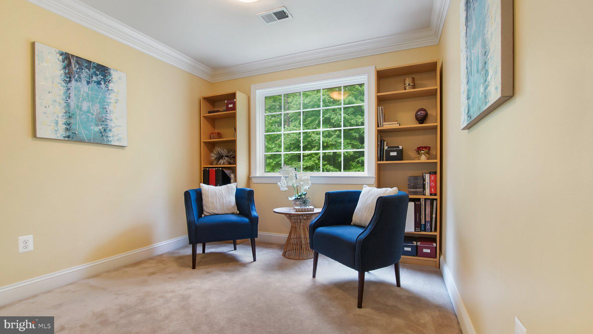 8901 Normal School Road Bowie, MD 20715 - Photo 48 of 82 2ND FLOOR SITTING FOR GUESTS TO RELAX
