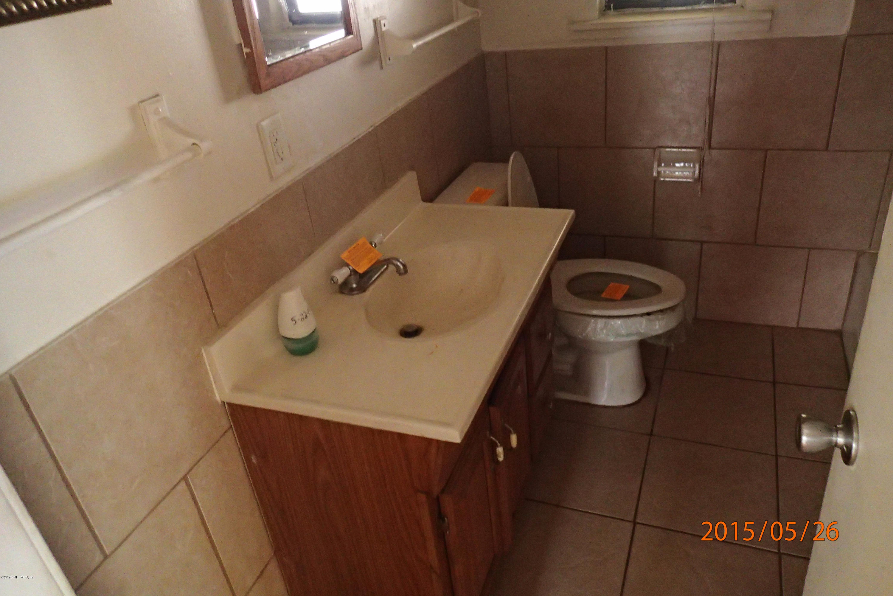 1906 Leon Road Jacksonville, FL 32246 - Photo 9 of 10 Bathroom