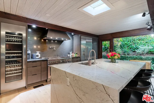 $2,395,000 | 9624 Yoakum Drive, Beverly Hills, CA 90210