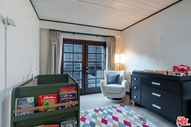 $2,395,000 | 9624 Yoakum Drive, Beverly Hills, CA 90210