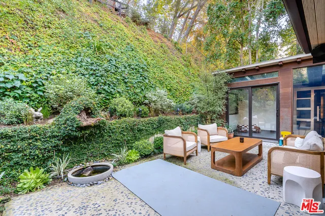 $2,395,000 | 9624 Yoakum Drive, Beverly Hills, CA 90210