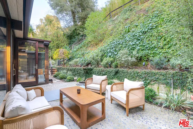 $2,395,000 | 9624 Yoakum Drive, Beverly Hills, CA 90210