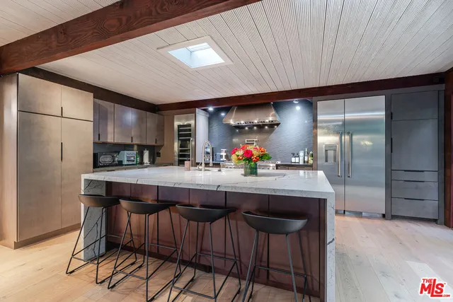 $2,395,000 | 9624 Yoakum Drive, Beverly Hills, CA 90210