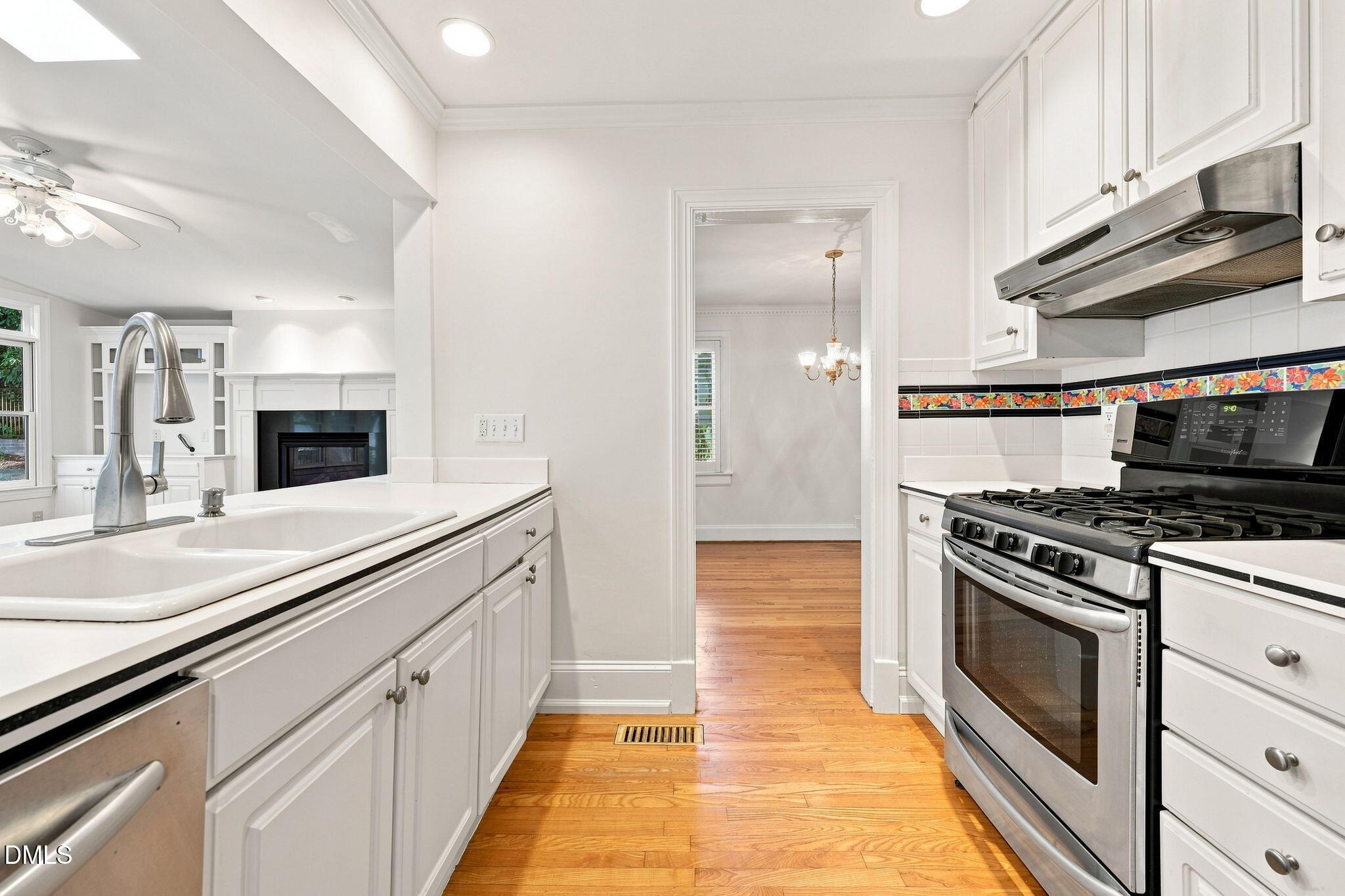 2721 Van Dyke Avenue Raleigh, NC 27607 - Photo 18 of 57 35-web-or-mls-IMG_6577