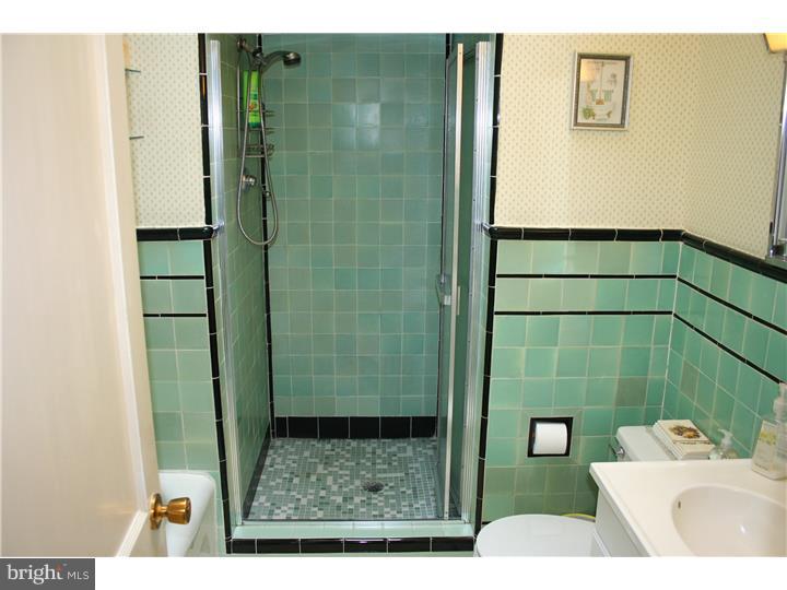 311 Sanford Road Upper Darby, PA 19082 - Photo 16 of 22 Bathroom
