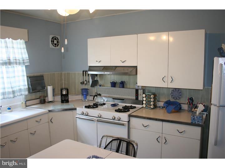 311 Sanford Road Upper Darby, PA 19082 - Photo 10 of 22 Kitchen