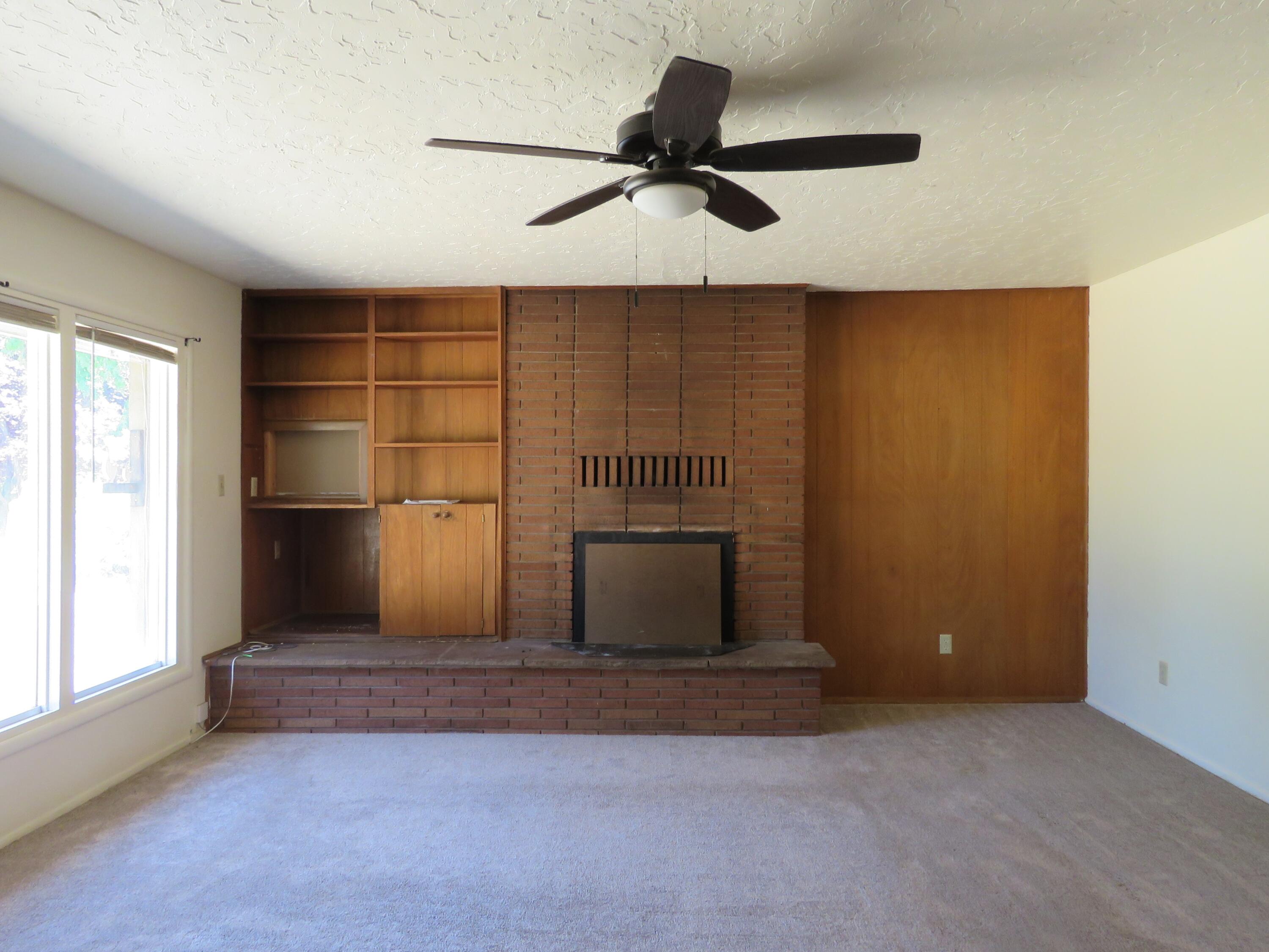 5758 Gebhard Road Central Point, OR 97502 - Photo 11 of 20 5758 Gebhard living room 1