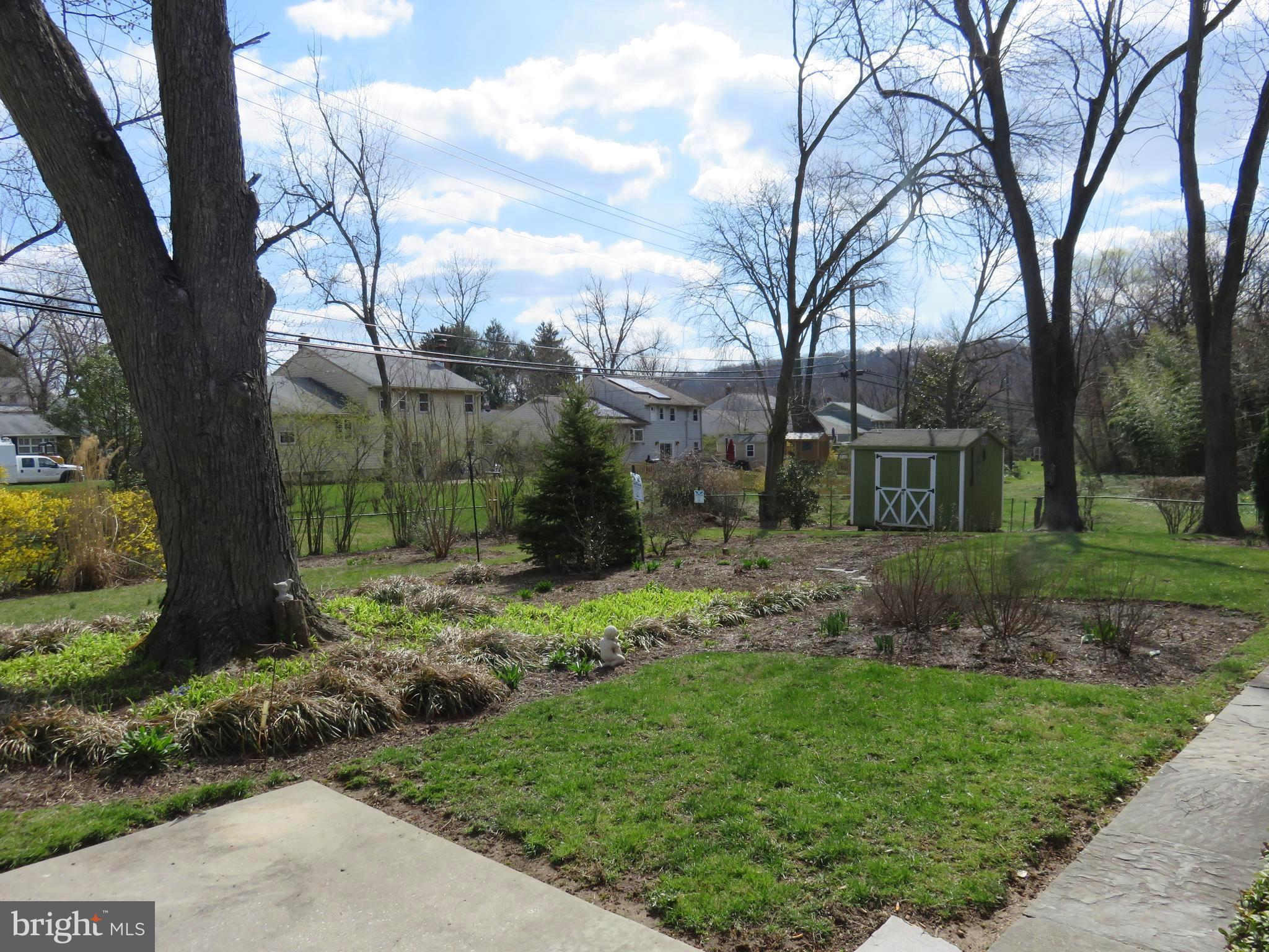 8219 Thornton Road Towson, MD 21204 - Photo 4 of 30 BEAUTIFULLY LANDSCAPED GROUNDS