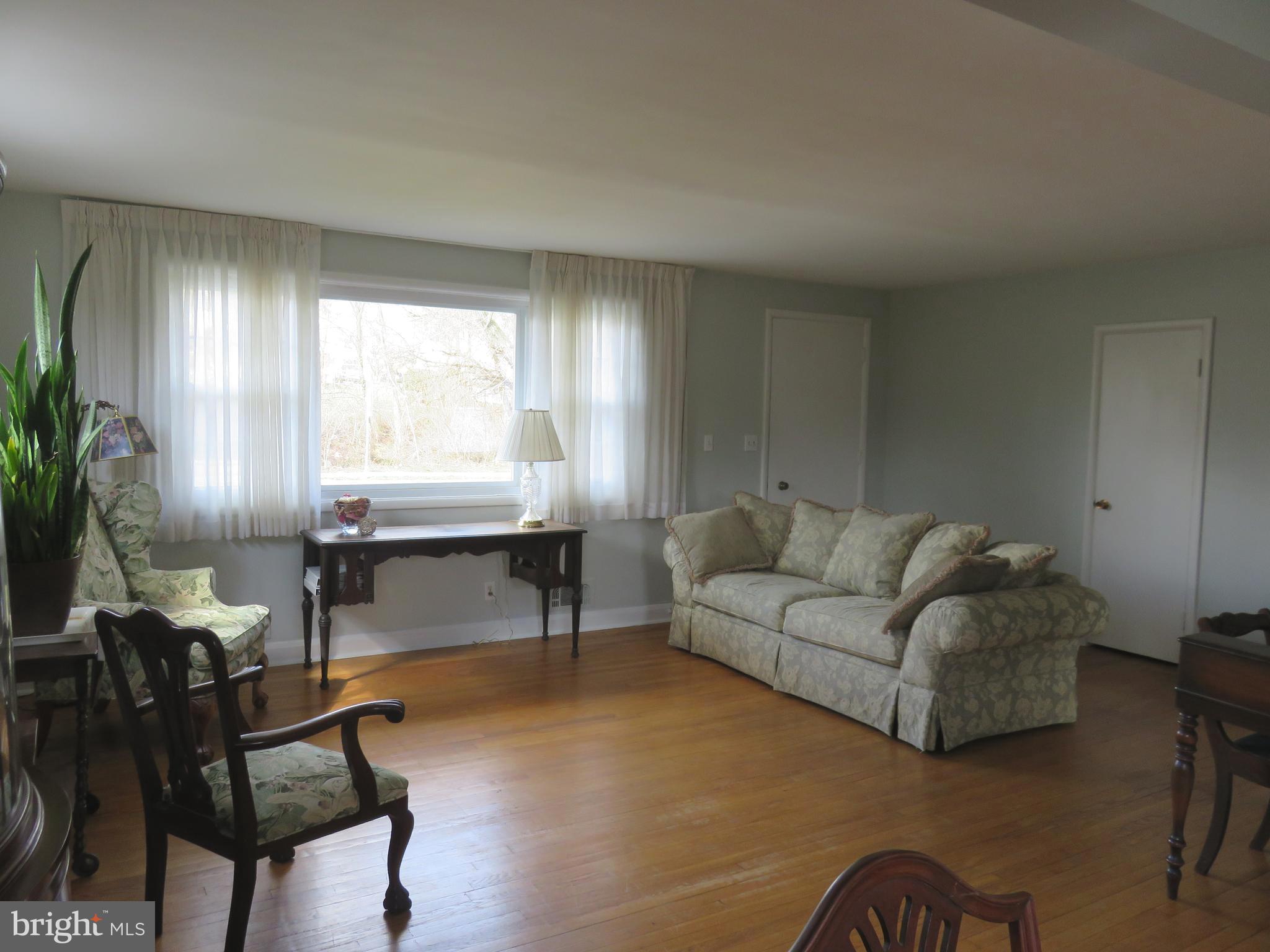 8219 Thornton Road Towson, MD 21204 - Photo 7 of 30 GRAND ENTRANCE TO YOUR NEW HOME