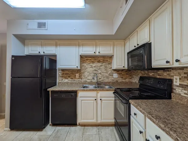 $1,198 | 12221 West Bell Road, Unit 175, Surprise, AZ 85378