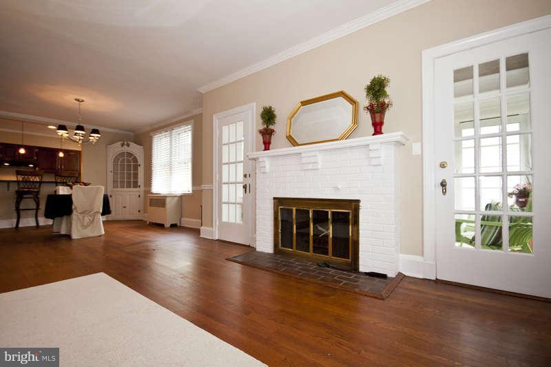 705 Dunkirk Road Baltimore, MD 21212 - Photo 2 of 24 Living Room with Fireplace