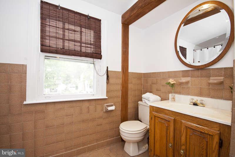 705 Dunkirk Road Baltimore, MD 21212 - Photo 15 of 24 Upper Level Full Bath