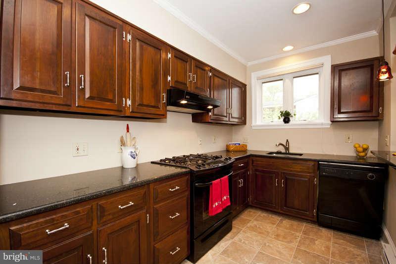 705 Dunkirk Road Baltimore, MD 21212 - Photo 5 of 24 Kitchen