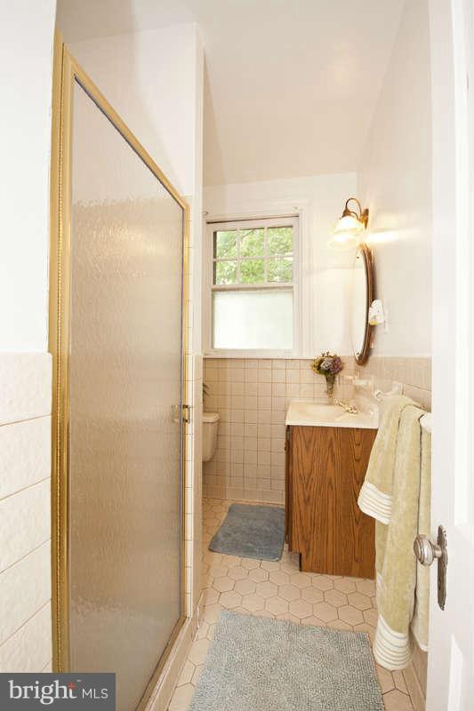 705 Dunkirk Road Baltimore, MD 21212 - Photo 8 of 24 Main Level FULL Bath