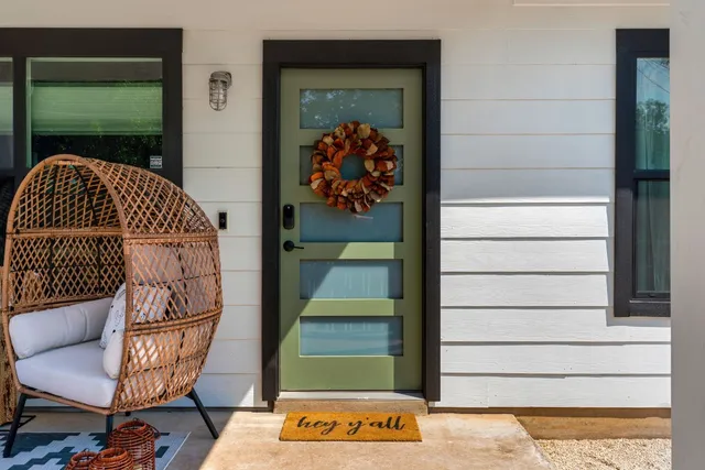 a view of entryway with wooden floor