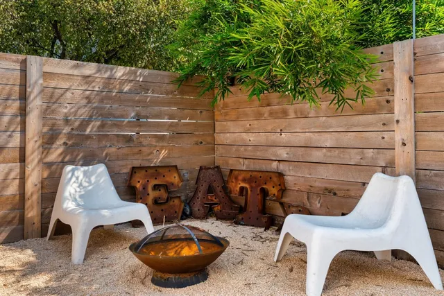 a couple of chairs sitting in a backyard