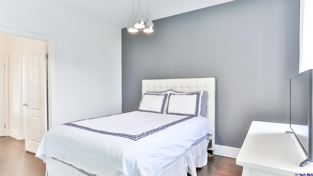 3561 Giddings Ranch Road Altadena, CA 91001 - Photo 40 of 60 a bedroom with a bed and a table
