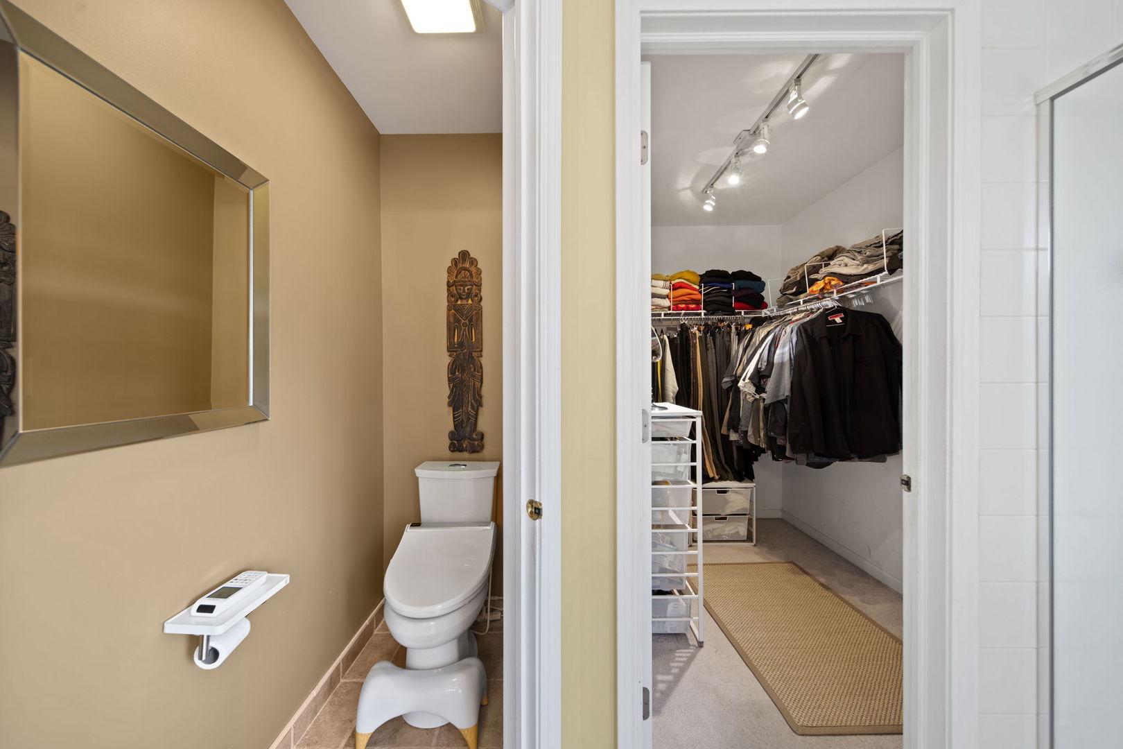 2254 Barrett Drive Algonquin, IL 60102 - Photo 26 of 49 a bathroom with a toilet and a shower