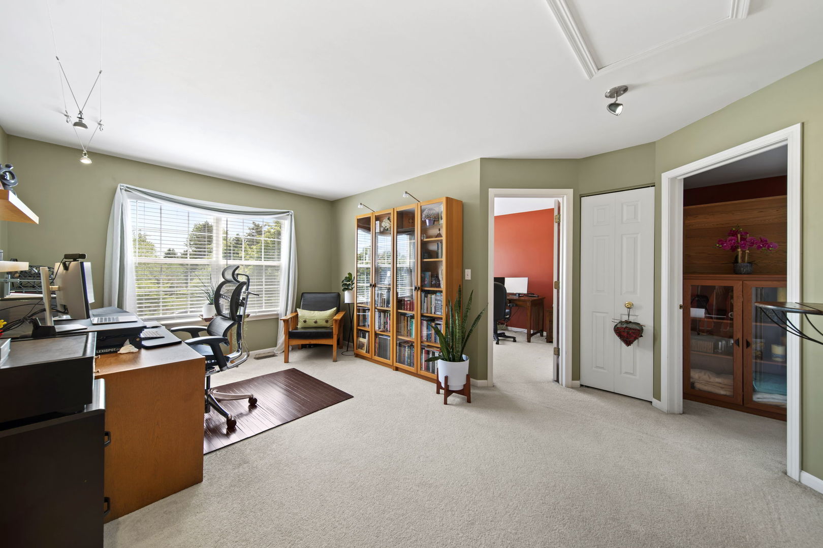 2254 Barrett Drive Algonquin, IL 60102 - Photo 30 of 49 a view of a livingroom with furniture and a large window