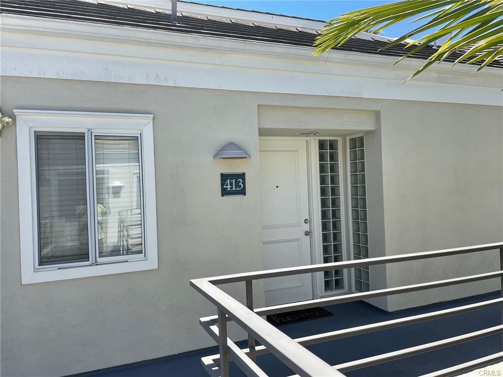 2233 Martin, Unit 413 Irvine, CA 92612 - Photo 11 of 38 a room with table and flowerpot