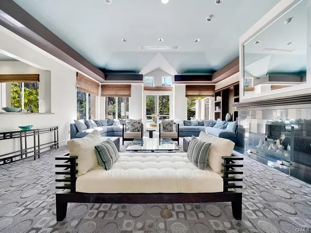 $3,295 | 2233 Martin, Unit 413, Irvine, CA 92612