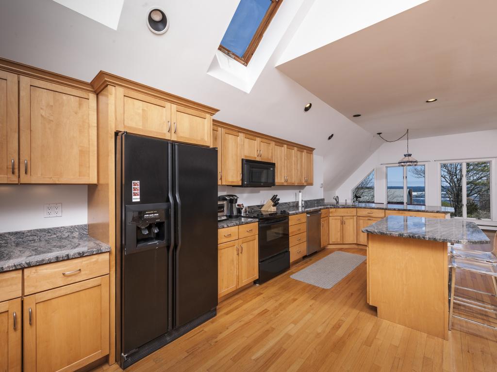 33 Adams Road York, ME 03902 - Photo 4 of 30 Gallery Image 4