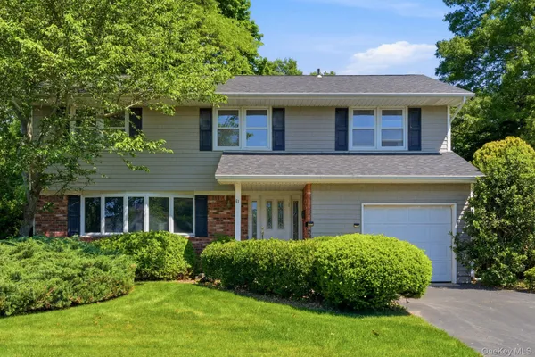 $789,000 | 61 Hofstra Drive, Smithtown, NY 11787