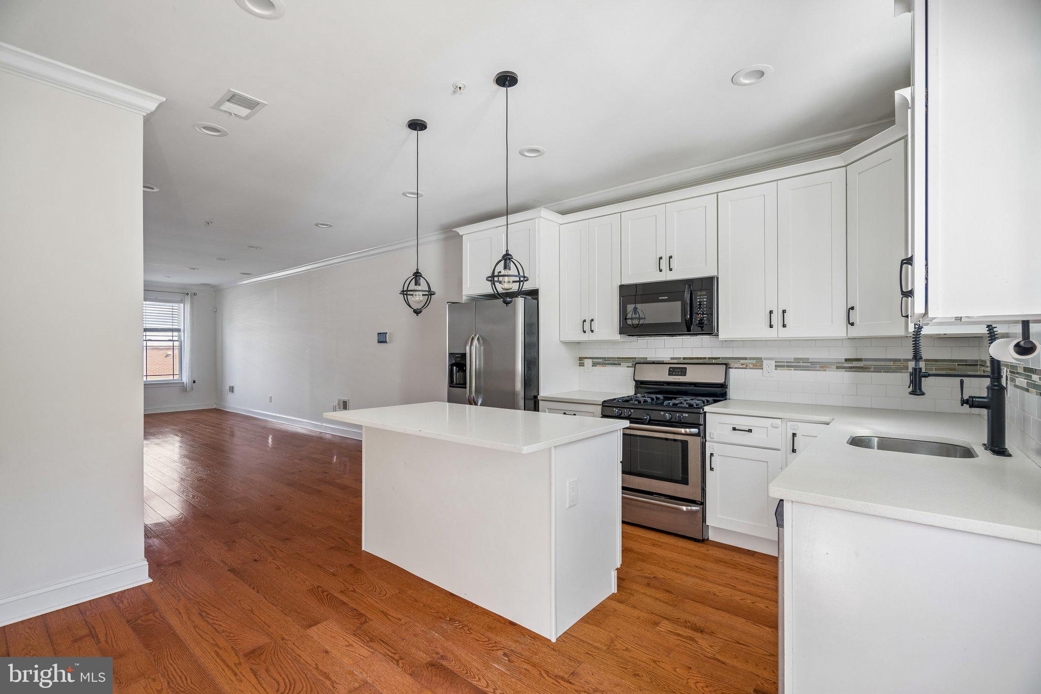2036 Reed Street Philadelphia, PA 19146 - Photo 8 of 30 Gallery Image 8