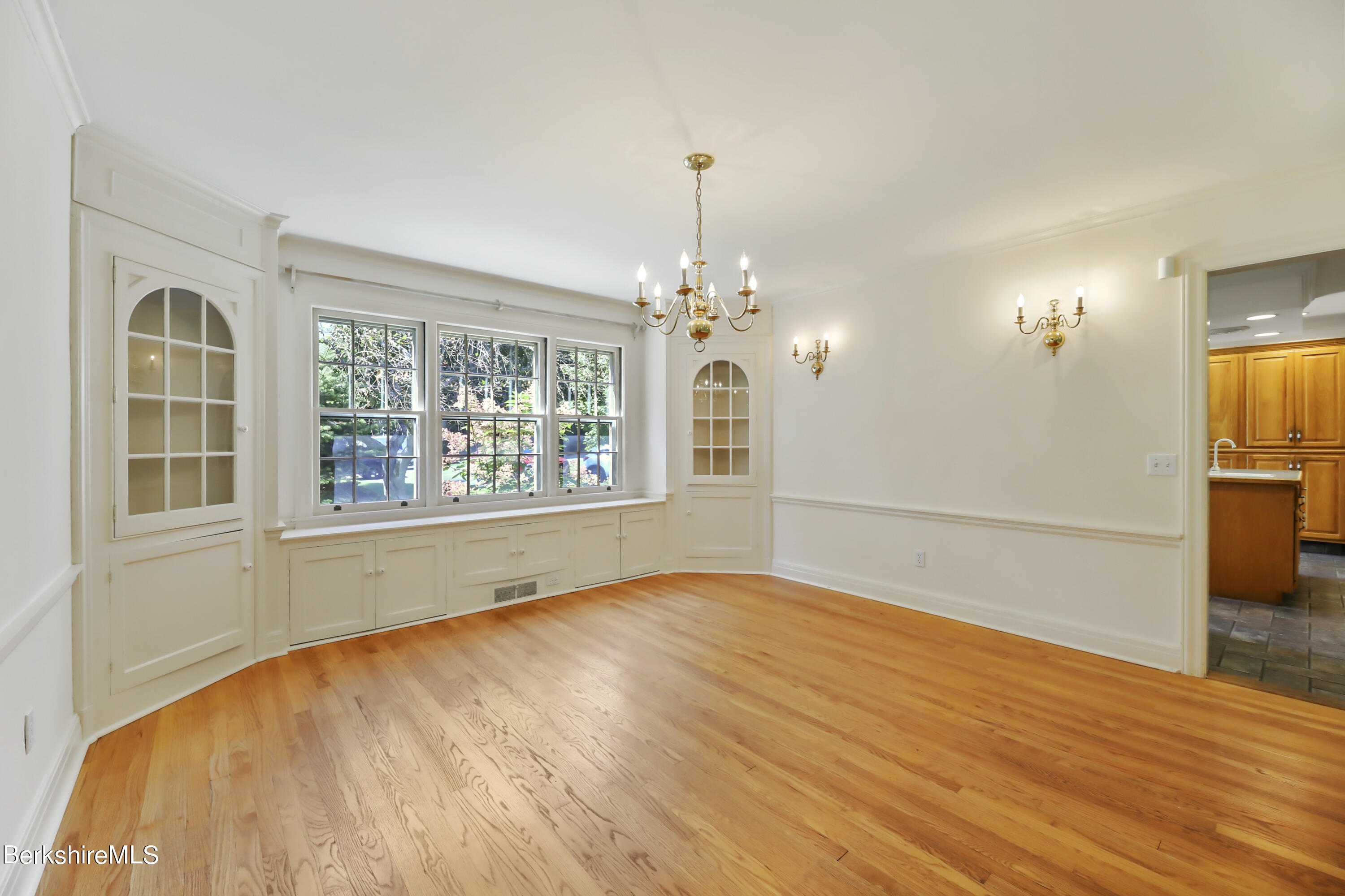 295 Holmes Road Pittsfield, MA 01201 - Photo 11 of 50 Dining Room