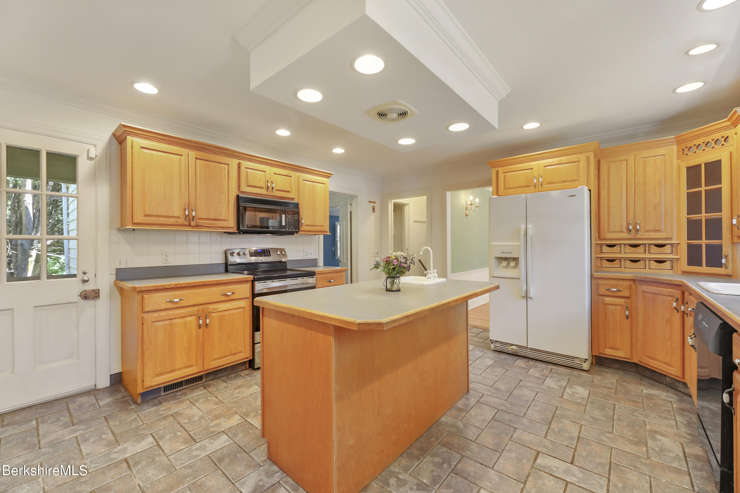 295 Holmes Road Pittsfield, MA 01201 - Photo 15 of 50 Kitchen (2)