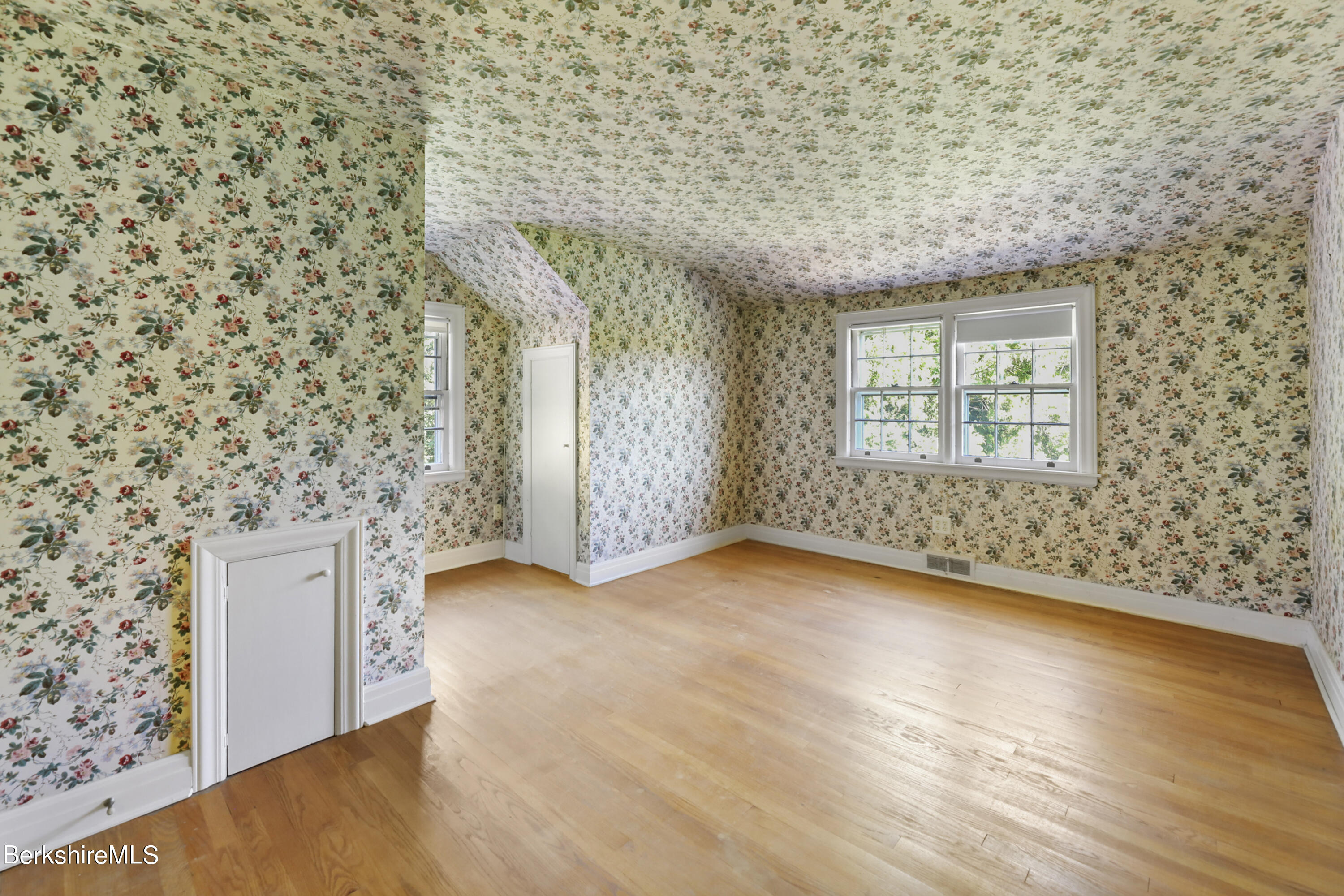 295 Holmes Road Pittsfield, MA 01201 - Photo 27 of 50 Second Floor Bedroom (6)