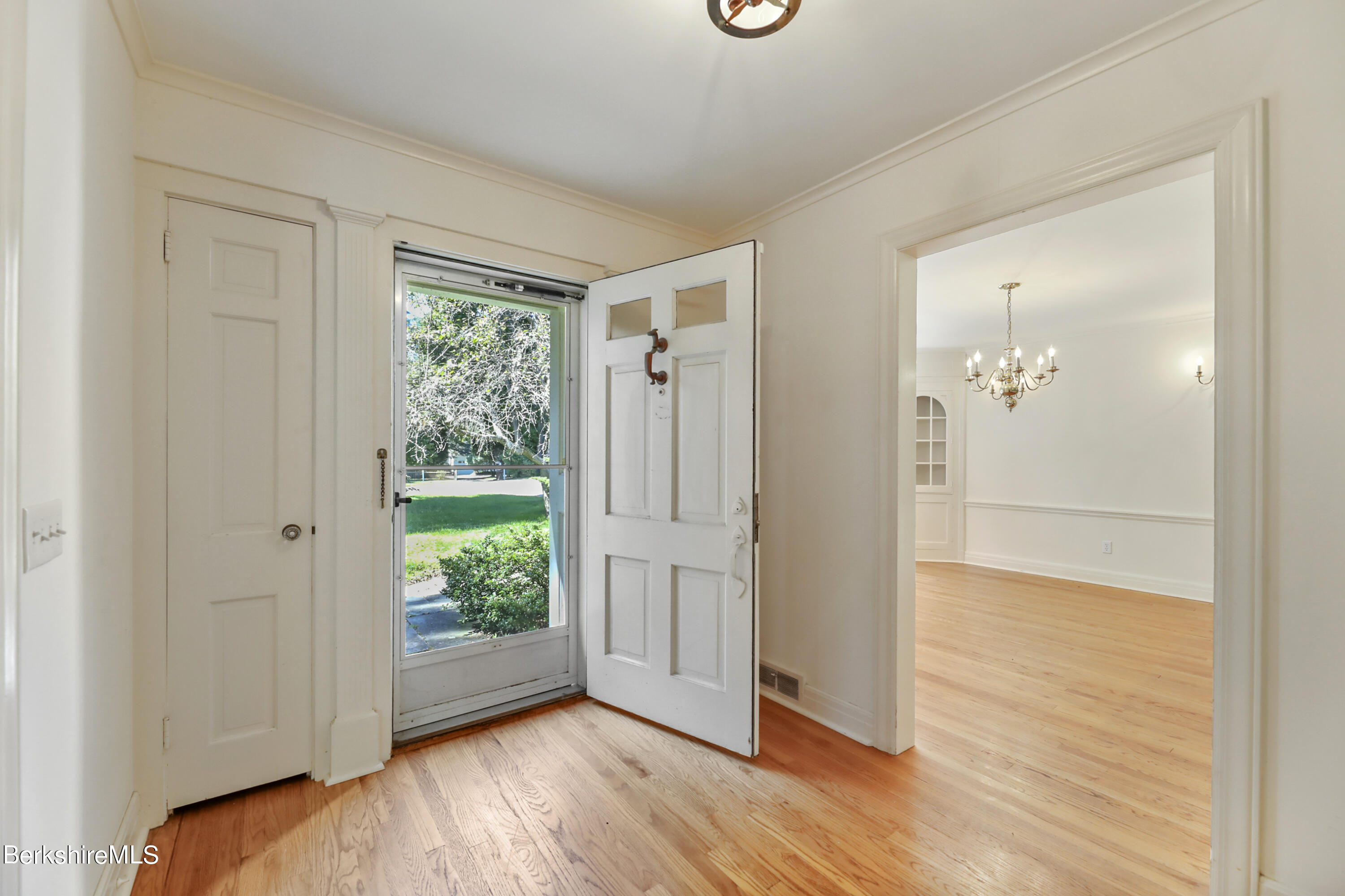 295 Holmes Road Pittsfield, MA 01201 - Photo 6 of 50 Foyer (1)