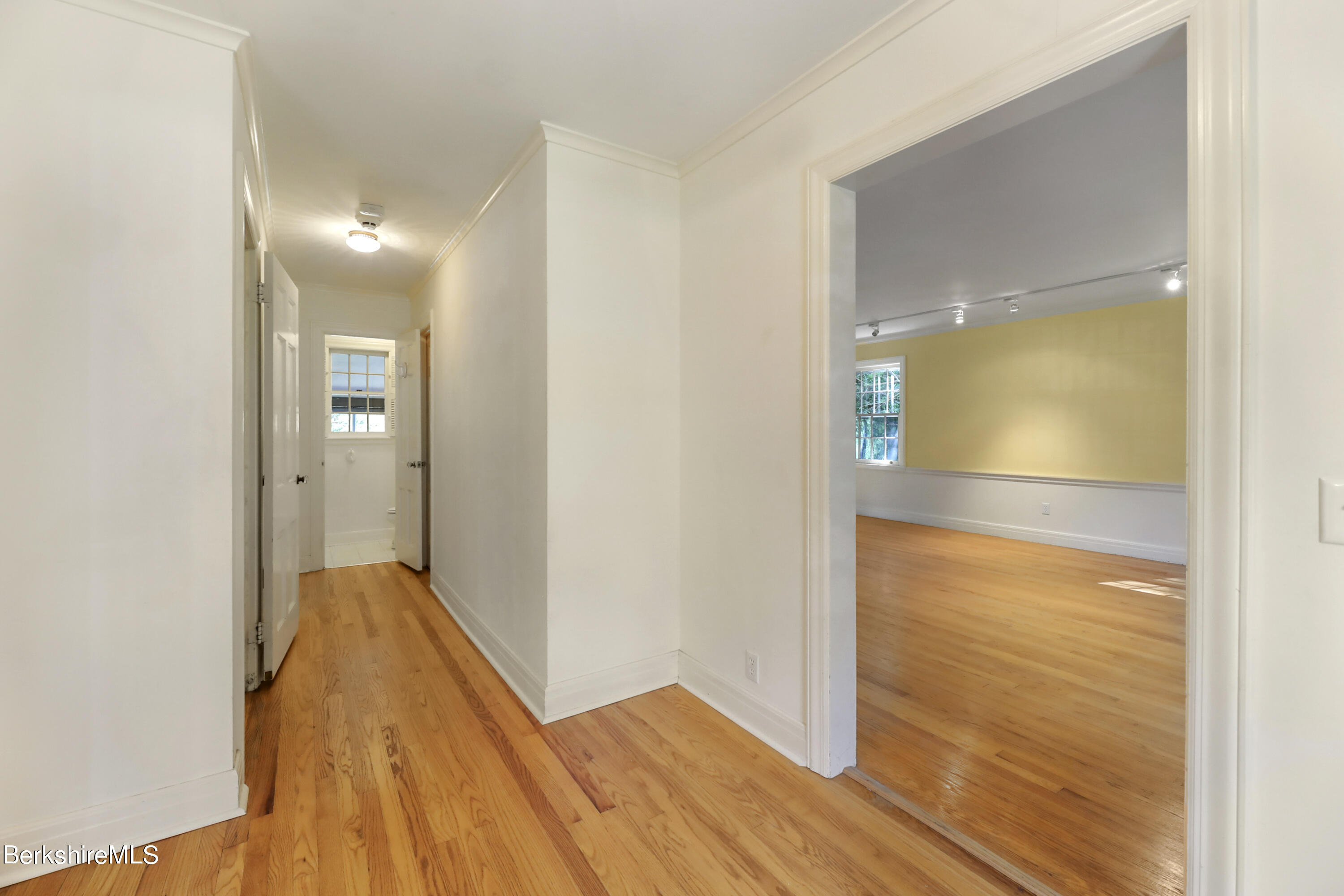 295 Holmes Road Pittsfield, MA 01201 - Photo 7 of 50 Foyer