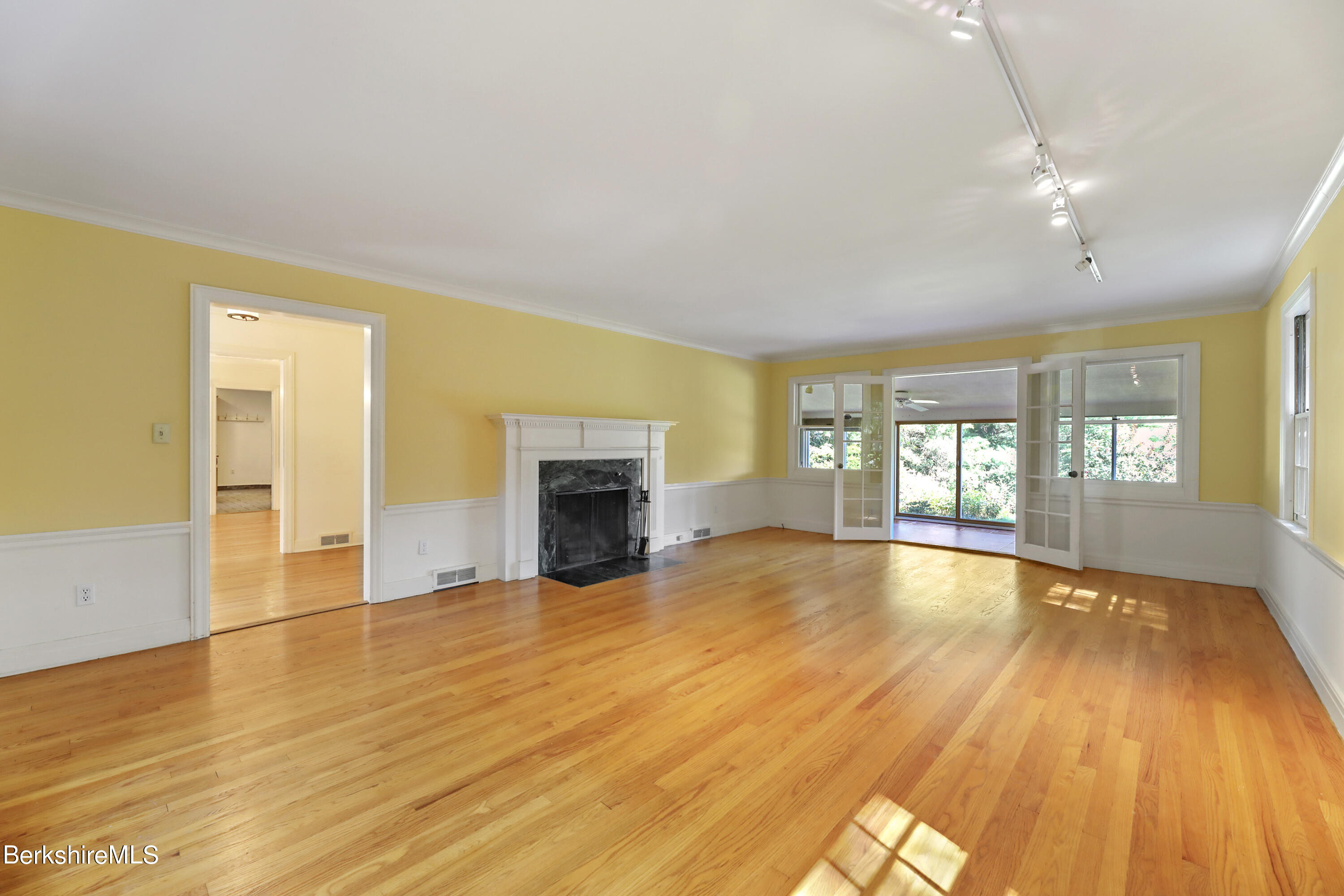 295 Holmes Road Pittsfield, MA 01201 - Photo 10 of 50 Living Room (1)