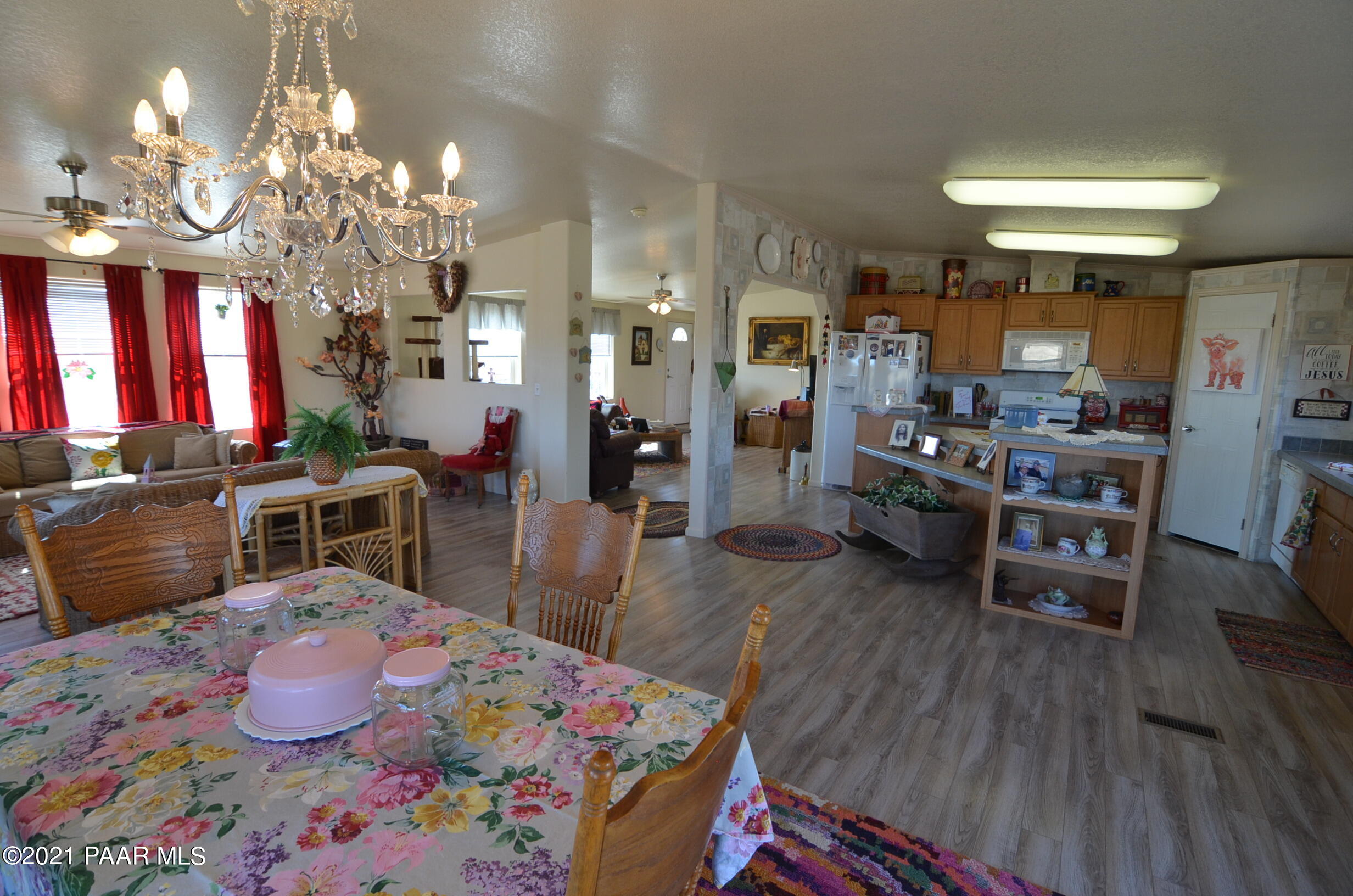1400 Kings Court Road Paulden, AZ 86334 - Photo 41 of 48 greatroom view