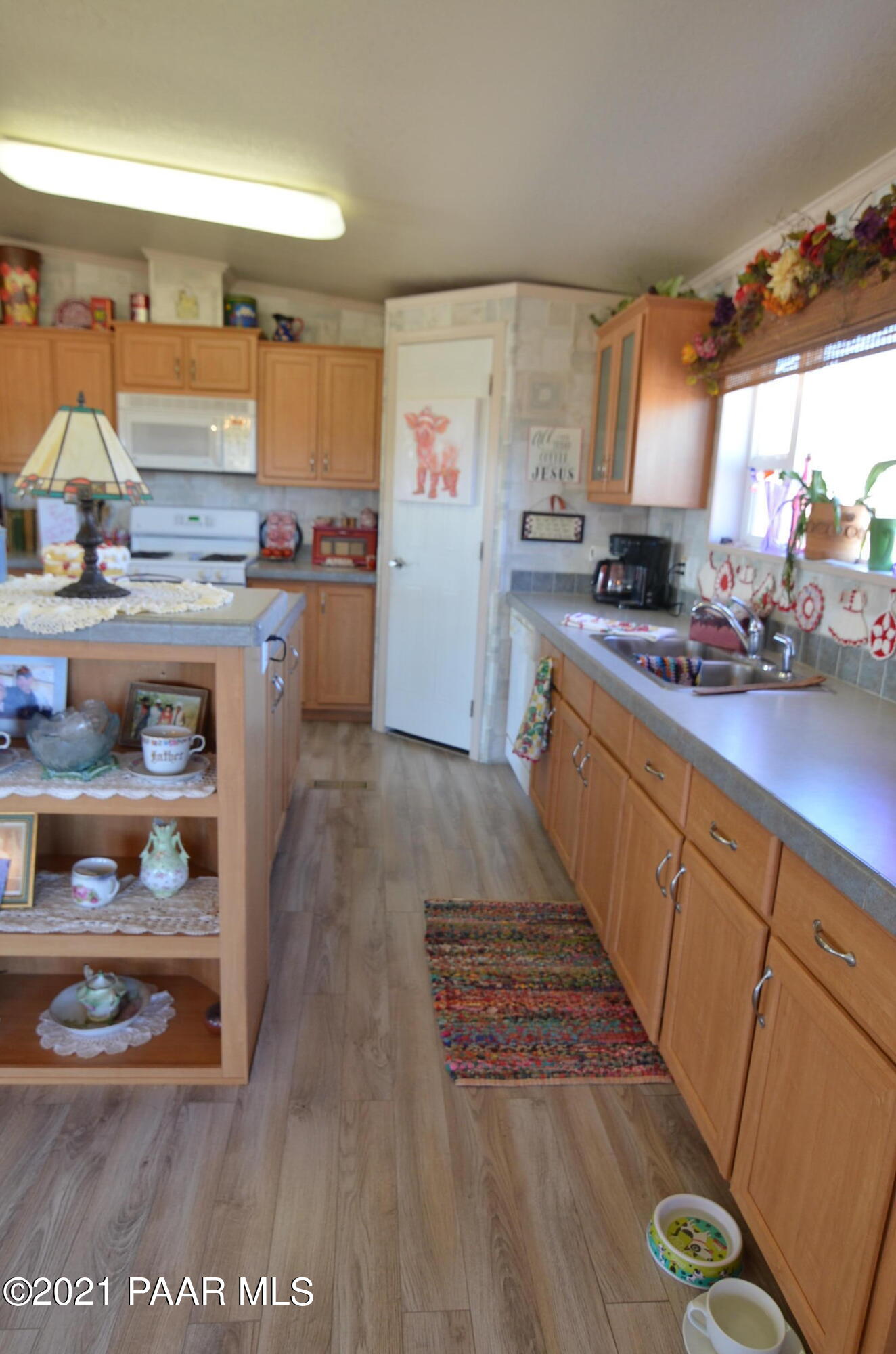 1400 Kings Court Road Paulden, AZ 86334 - Photo 46 of 48 kitchen right side